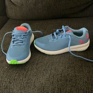 Under Armour girls shoes; size 3.5